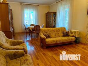 Дом 322м², 3-этажный, участок 10 сот.