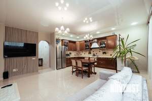 Таунхаус 260м², 3-этажный, участок 1 сот.