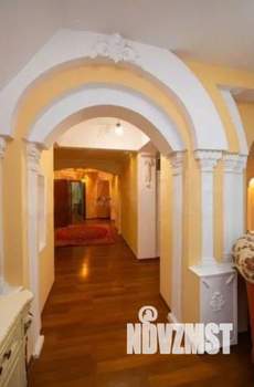 Коттедж 412м², 2-этажный, участок 5 сот.