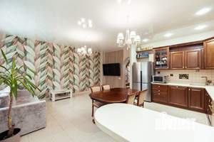 Таунхаус 260м², 3-этажный, участок 1 сот.