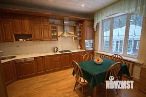 Дом 309м², 3-этажный, участок 13 сот.