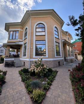 Дом 574м², 4-этажный, участок 7 сот.