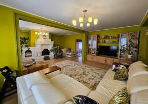 Дом 330м², 3-этажный, участок 10 сот.