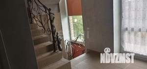 Дом 280м&sup2;, 3-этажный, участок 15 сот.  