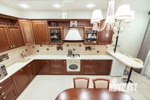 Таунхаус 260м², 3-этажный, участок 1 сот.  