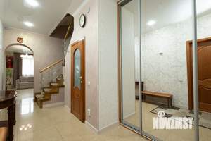 Таунхаус 260м², 3-этажный, участок 1 сот.  