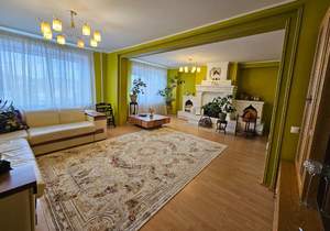 Дом 330м&sup2;, 3-этажный, участок 10 сот.  