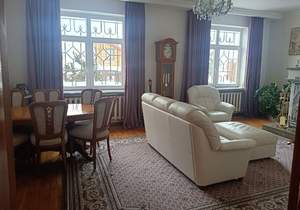 Дом 407м&sup2;, 2-этажный, участок 9 сот.  