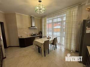 Коттедж 250м², 2-этажный, участок 10 сот.  