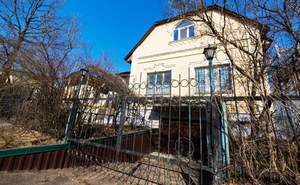 Дом 212м&sup2;, 2-этажный, участок 9 сот.  