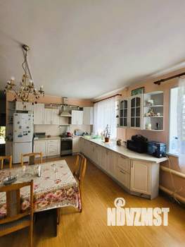 Коттедж 300м&sup2;, 2-этажный, участок 30 сот.  