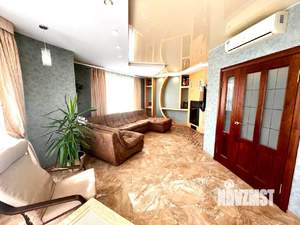 Коттедж 262м&sup2;, 3-этажный, участок 5 сот.  