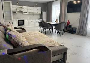 Дом 160м&sup2;, 2-этажный, участок 8 сот.  