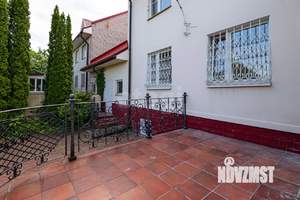 Дом 270м², 2-этажный, участок 6 сот.  