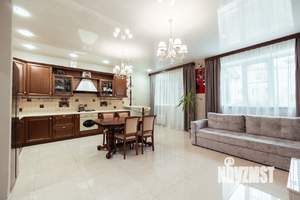 Таунхаус 260м², 3-этажный, участок 1 сот.  