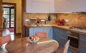 Дом 407м&sup2;, 2-этажный, участок 9 сот.  