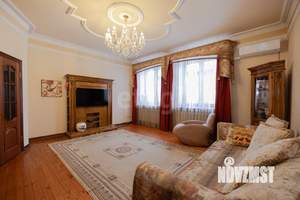 Дом 301м&sup2;, 3-этажный, участок 8 сот.  