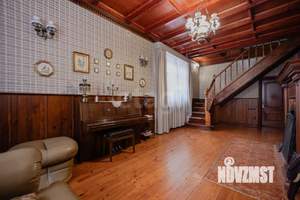 Дом 301м&sup2;, 3-этажный, участок 8 сот.  