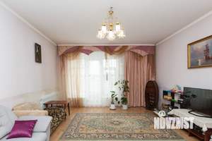 Дом 350м&sup2;, 3-этажный, участок 7 сот.  