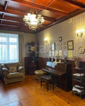 Дом 301м&sup2;, 3-этажный, участок 8 сот.  