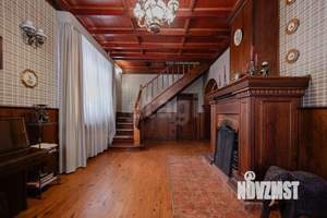 Дом 301м&sup2;, 3-этажный, участок 8 сот.  