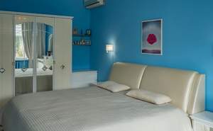 Дом 407м&sup2;, 2-этажный, участок 9 сот.  