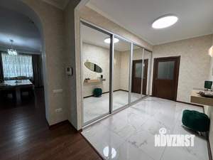 Коттедж 250м², 2-этажный, участок 10 сот.  