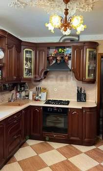 Дом 370м&sup2;, 3-этажный, участок 27 сот.  