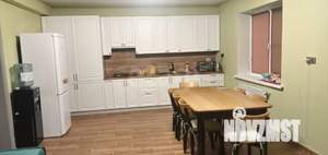 Дом 280м&sup2;, 3-этажный, участок 15 сот.  