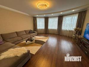 Коттедж 250м², 2-этажный, участок 10 сот.  