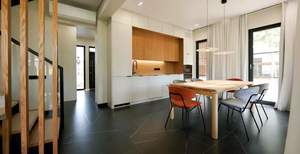 Дом 236м&sup2;, 2-этажный, участок 6 сот.  