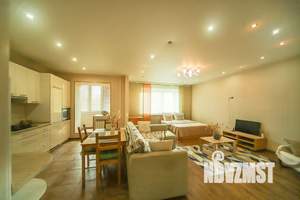 Студия квартира, посуточно, 50м2, 1/9 этаж