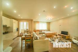 Студия квартира, посуточно, 50м2, 1/9 этаж