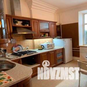 1-к квартира, посуточно, 57м2, 1/1 этаж