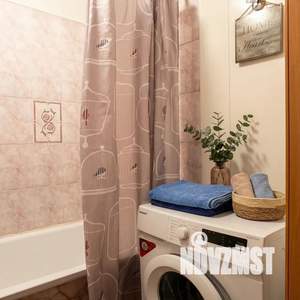 1-к квартира, посуточно, 43м2, 2/9 этаж