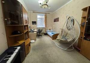 4-к квартира, вторичка, 180м2, 2/4 этаж