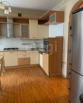 3-к квартира, вторичка, 120м2, 4/5 этаж