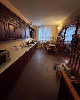 4-к квартира, вторичка, 128м2, 1/1 этаж