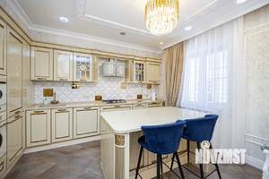 4-к квартира, вторичка, 160м2, 1/4 этаж