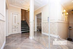 4-к квартира, вторичка, 160м2, 1/4 этаж