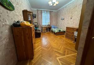 4-к квартира, вторичка, 180м2, 2/4 этаж