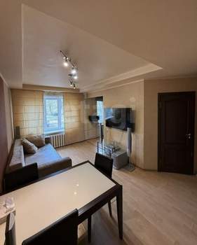 2-к квартира, вторичка, 45м2, 1/4 этаж