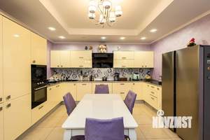 4-к квартира, вторичка, 148м2, 2/5 этаж