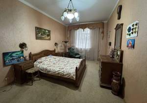 4-к квартира, вторичка, 180м2, 2/4 этаж