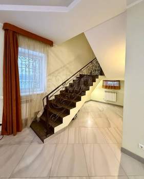 6-к квартира, вторичка, 217м2, 1/3 этаж