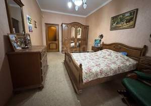 4-к квартира, вторичка, 180м2, 2/4 этаж