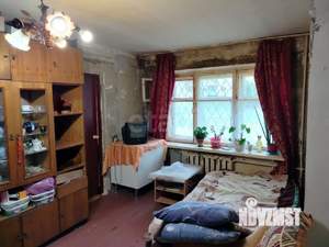 2-к квартира, вторичка, 42м2, 1/4 этаж