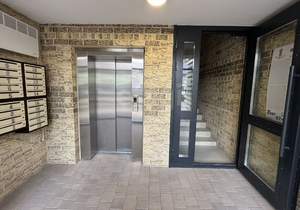 2-к квартира, вторичка, 79м2, 1/5 этаж