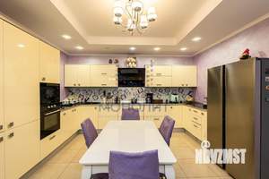 4-к квартира, вторичка, 148м2, 2/5 этаж