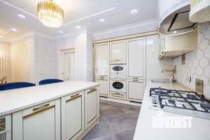 4-к квартира, вторичка, 160м2, 1/4 этаж